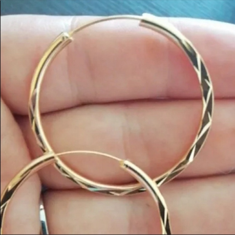 New 18k Gold Plated Hoop Earrings - Picture 8 of 9